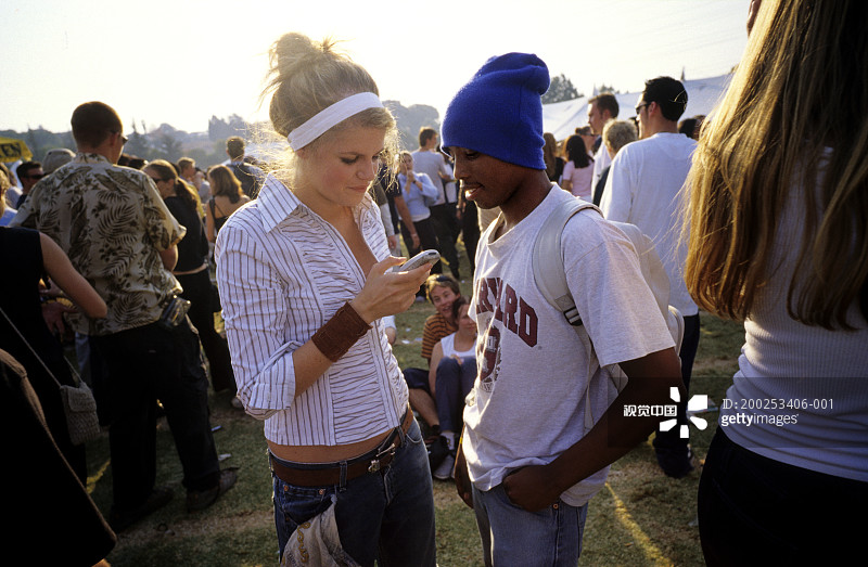 南非约翰内斯堡的青年参加节日活动图片素材