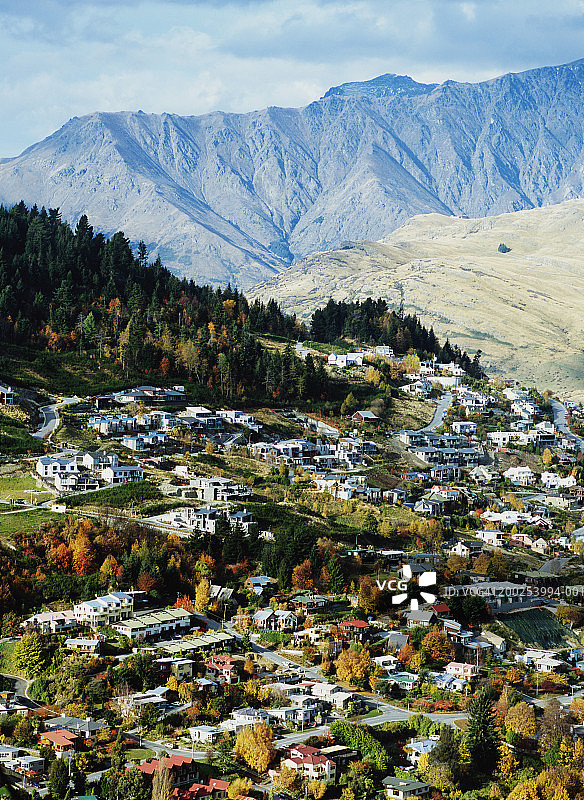 新西兰皇后镇秋季山景航拍图片素材