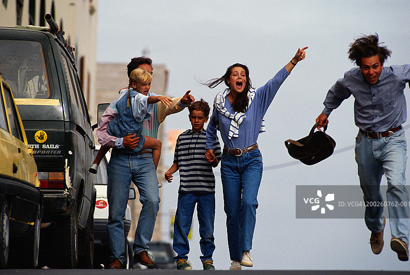 人们在追赶小偷图片素材