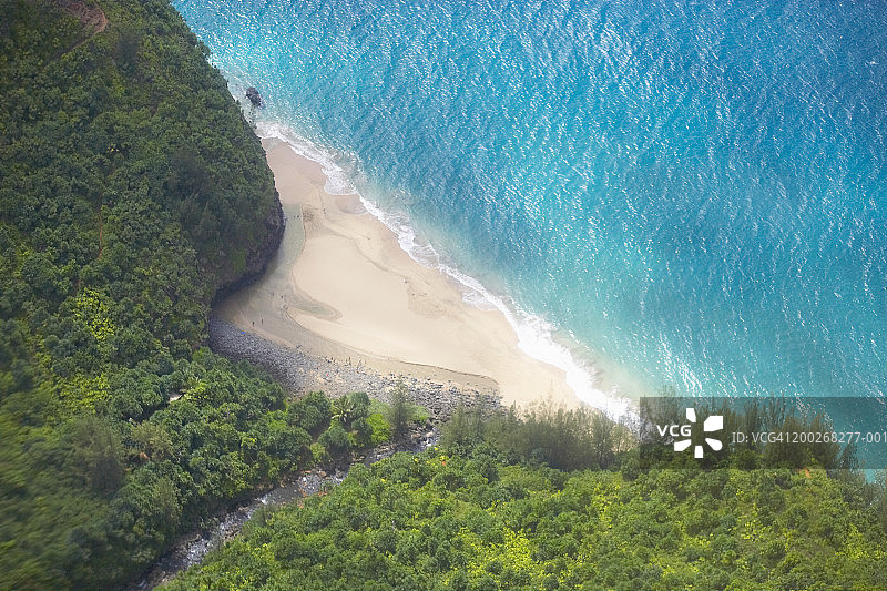 美国夏威夷幽静海滩鸟瞰图片素材