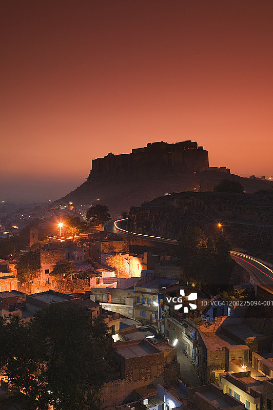 印度，拉贾斯坦邦，焦特布尔，梅兰加尔堡，黄昏（长时间曝光）图片素材