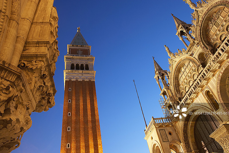 意大利威尼斯：圣马可大教堂的钟楼图片素材