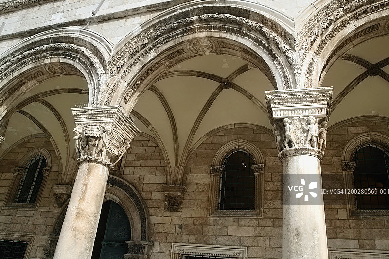 克罗地亚杜布罗夫尼克总督宫拱形入口仰视图片素材