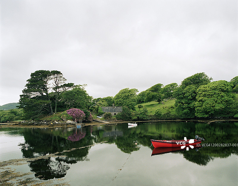 爱尔兰凯里肯梅尔湾船只停泊图片素材