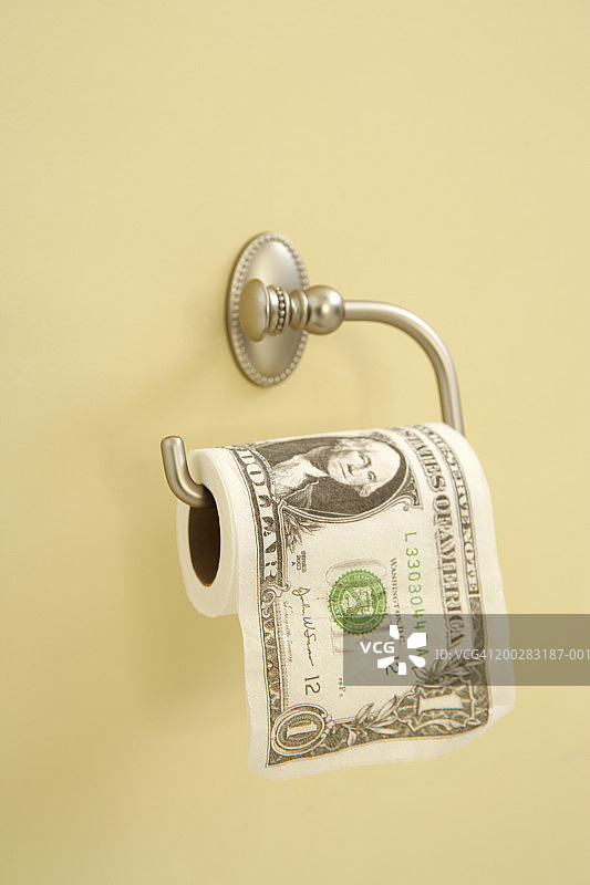 卫生纸卷上的美元图片素材