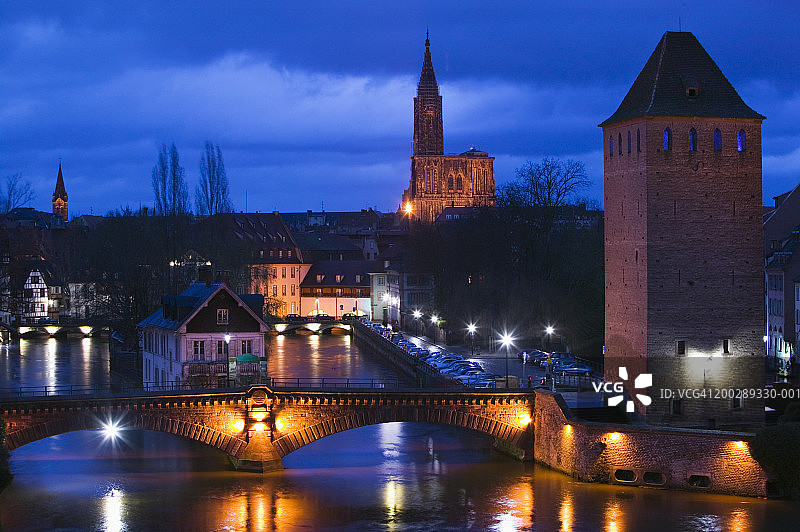 法国阿尔萨斯（下莱茵省）斯特拉斯堡夜景图片素材