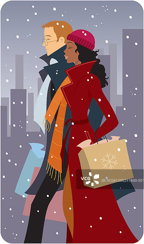 在雪地里，男人和女人侧面提着购物袋图片素材