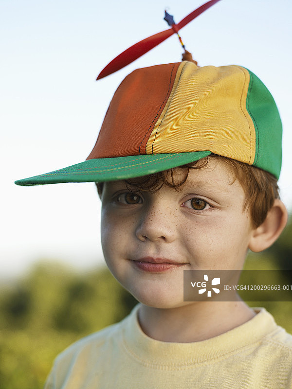 戴帽子的男孩（3-5岁）肖像图片素材