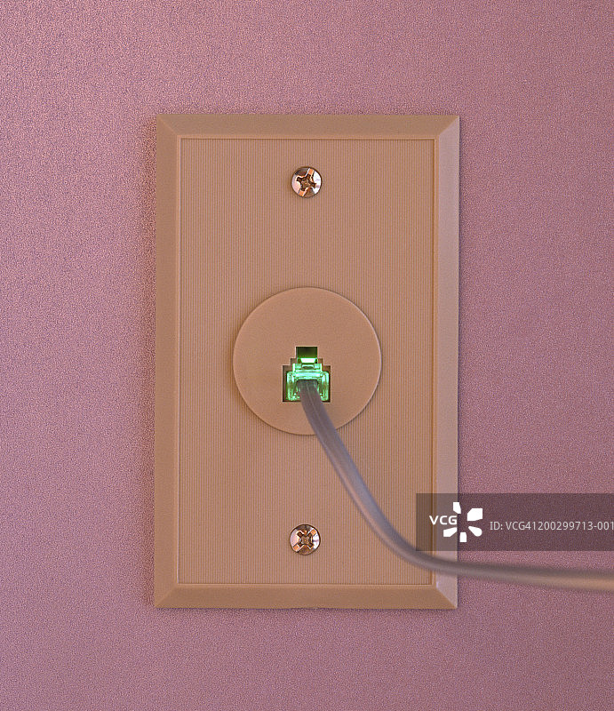 带电缆连接的电话墙插图片素材