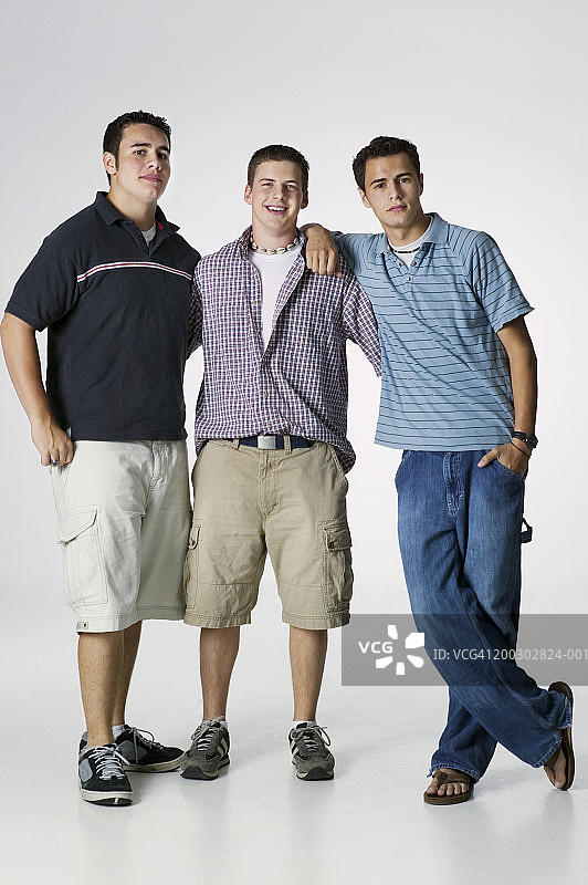 三位男性朋友合影图片素材