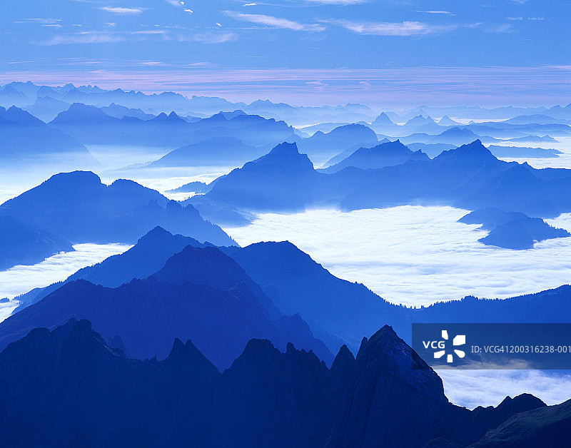 瑞士，内阿彭策尔州，森蒂斯峰（蓝色滤镜）图片素材