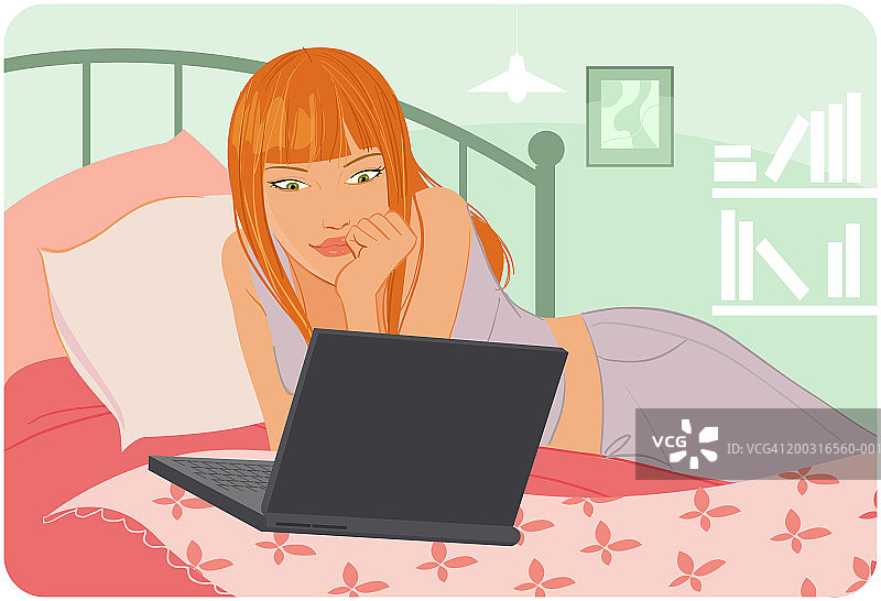 在床上使用笔记本电脑，手托下巴的女人图片素材