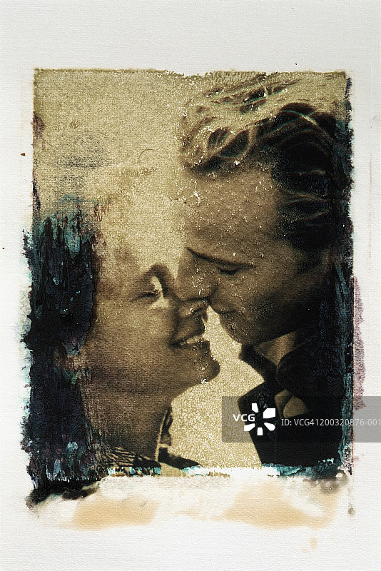 即将接吻的年轻夫妇特写图片素材