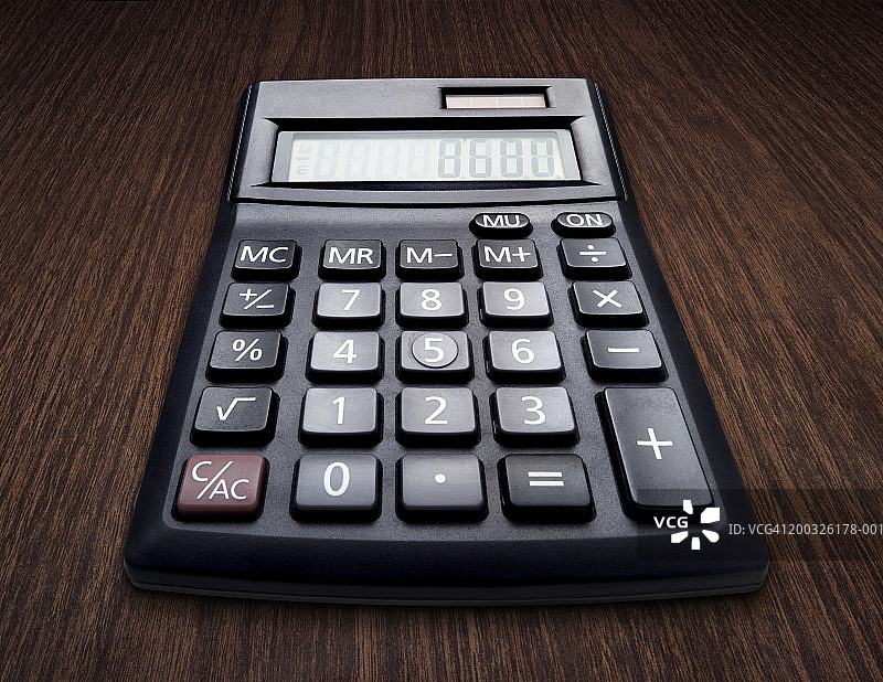 桌子上的计算器特写图片素材
