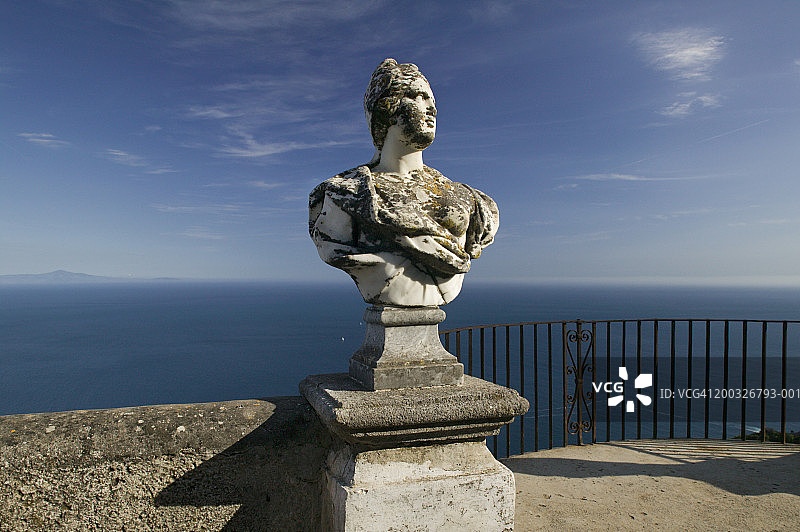 意大利坎帕尼亚拉韦洛辛布罗内别墅的罗马半身像图片素材