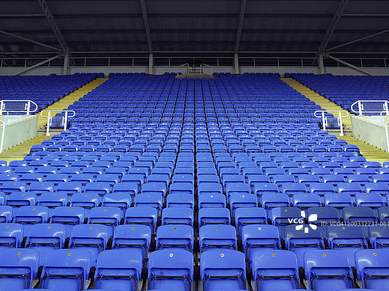 体育场内的蓝色座位图片素材