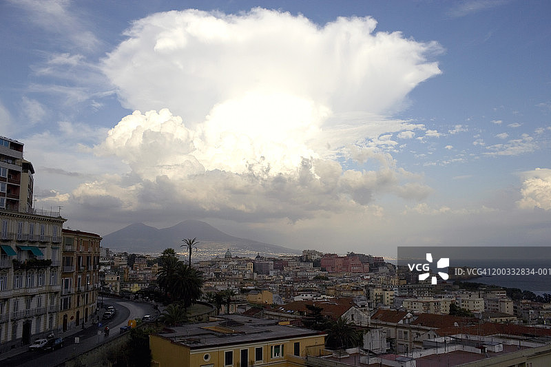 意大利那不勒斯湾，维苏威火山日落图片素材