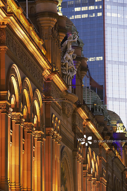 澳大利亚悉尼维多利亚女王大厦夜景图片素材
