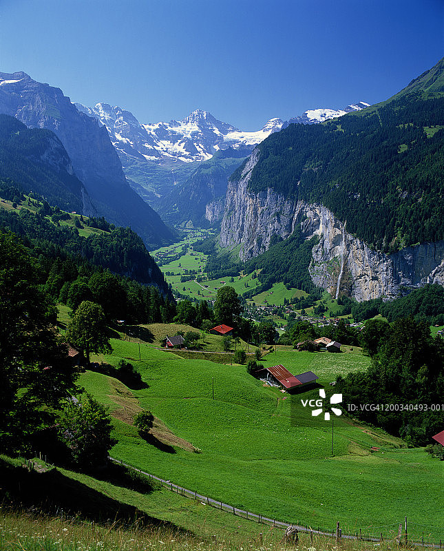 瑞士伯尔尼劳特布龙嫩山谷风光图片素材