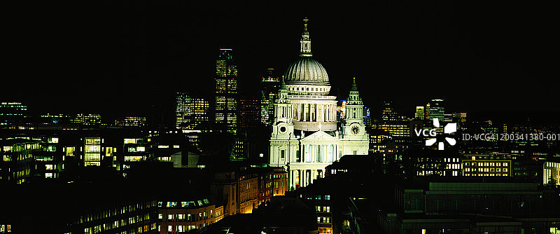 英国伦敦：城市夜景和灯光璀璨的圣保罗大教堂图片素材