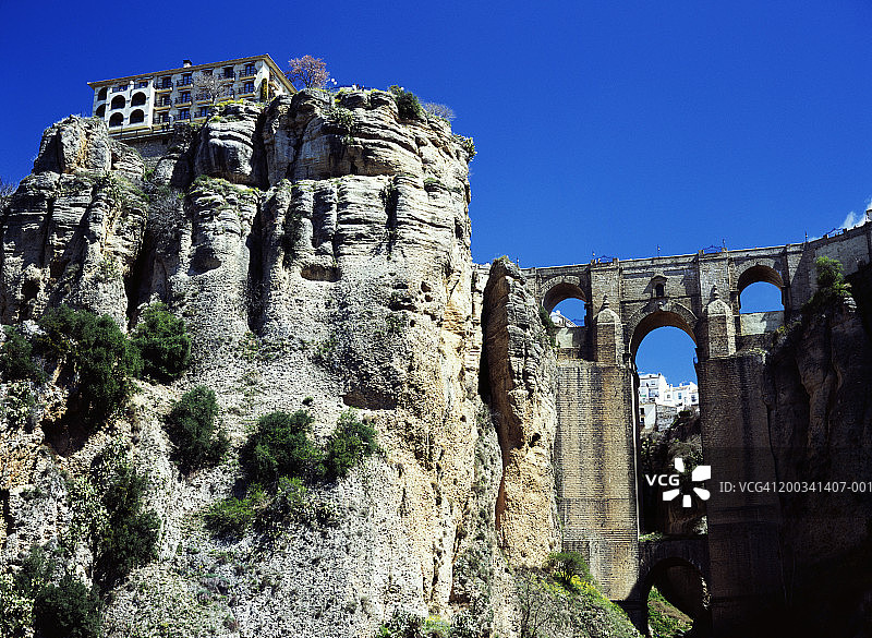 西班牙龙达新桥仰视图片素材