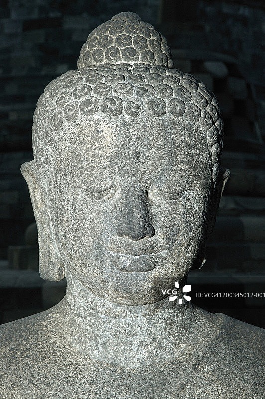 印度尼西亚爪哇日惹婆罗浮屠寺庙的佛像特写图片素材