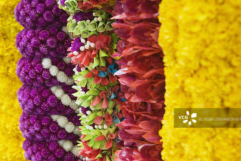 泰国曼谷：用于佛教祭祀的什锦花环图片素材