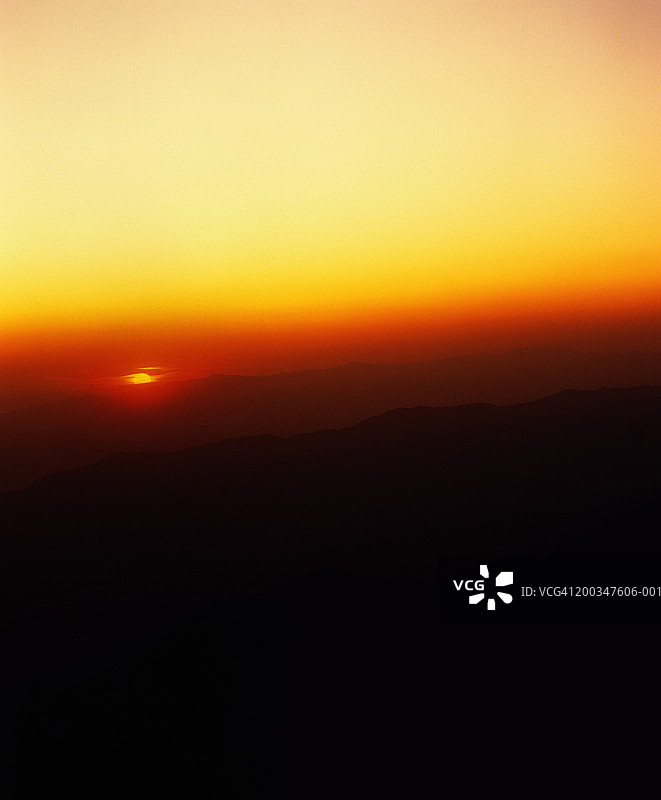 美国加利福尼亚州洛杉矶圣莫尼卡山脉的日落图片素材