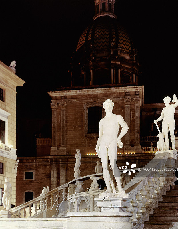 意大利西西里岛巴勒莫羞耻喷泉夜景图片素材