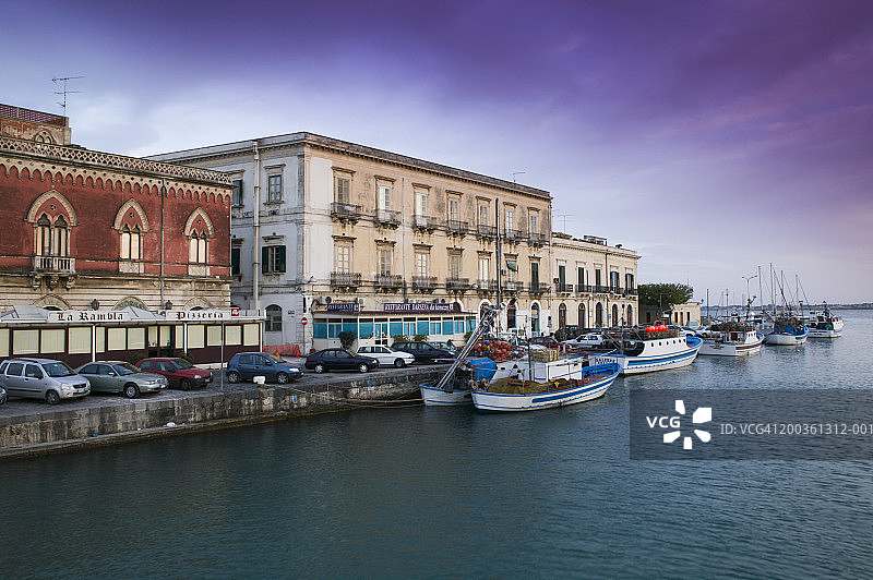 意大利西西里岛锡拉库萨海滨日落图片素材