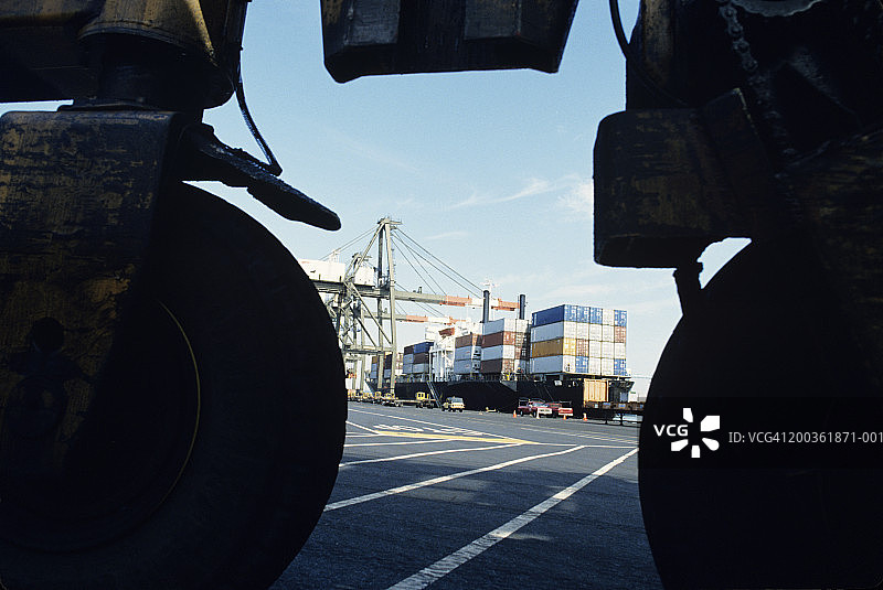 跨运车与集装箱图片素材