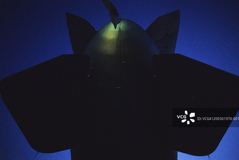 固特异飞艇（Blimp），从下方视角拍摄图片素材