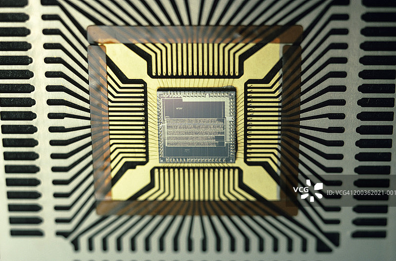 256K晶圆芯片，技术员在阿伦敦特写图片素材