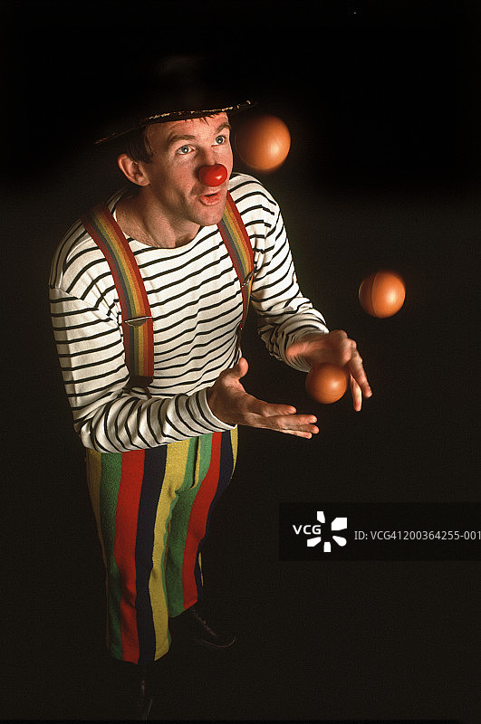 耍球的小丑（动态模糊）图片素材