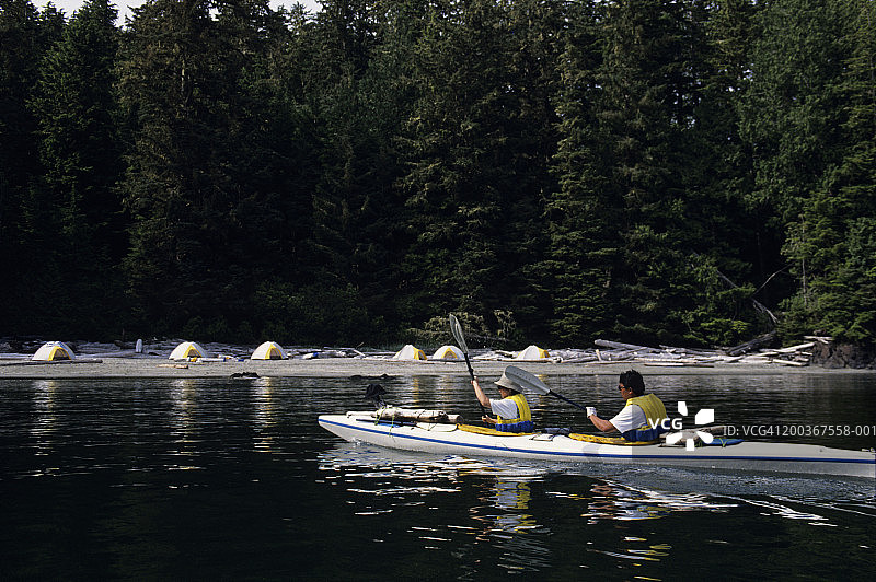 加拿大温哥华岛克拉阔特海峡海上皮划艇之旅图片素材