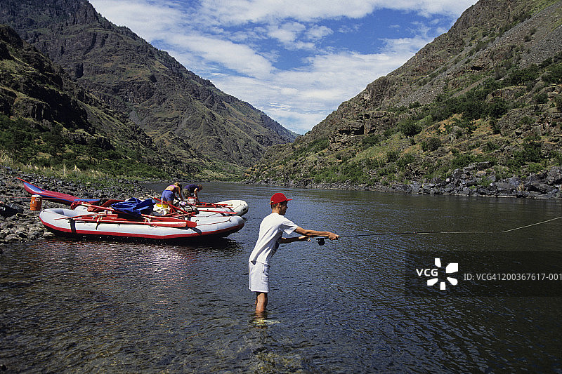 美国爱达荷州蛇河地狱峡谷的漂流与捕鱼图片素材