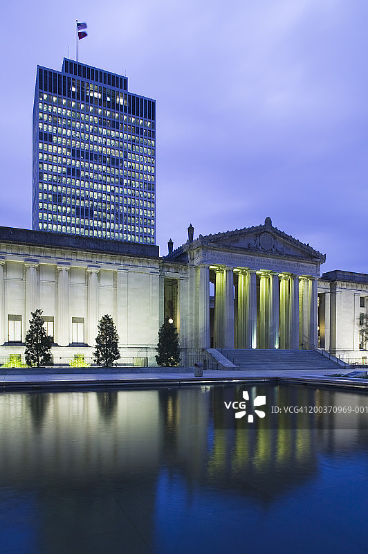 美国田纳西州纳什维尔战争纪念礼堂和田纳西塔图片素材