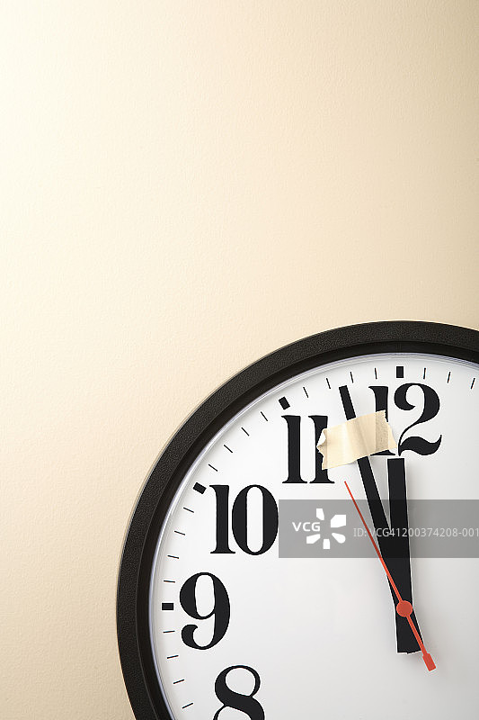 用胶带固定的时钟分针图片素材