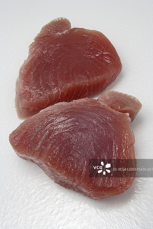 两条生金枪鱼排图片素材