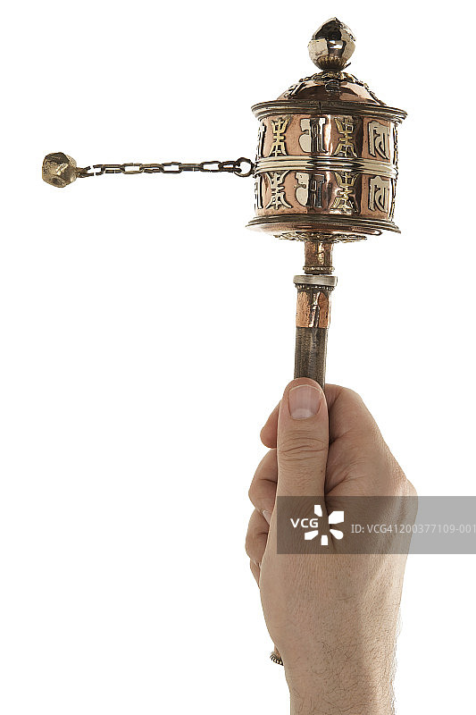 男人手持佛教祈祷轮特写图片素材