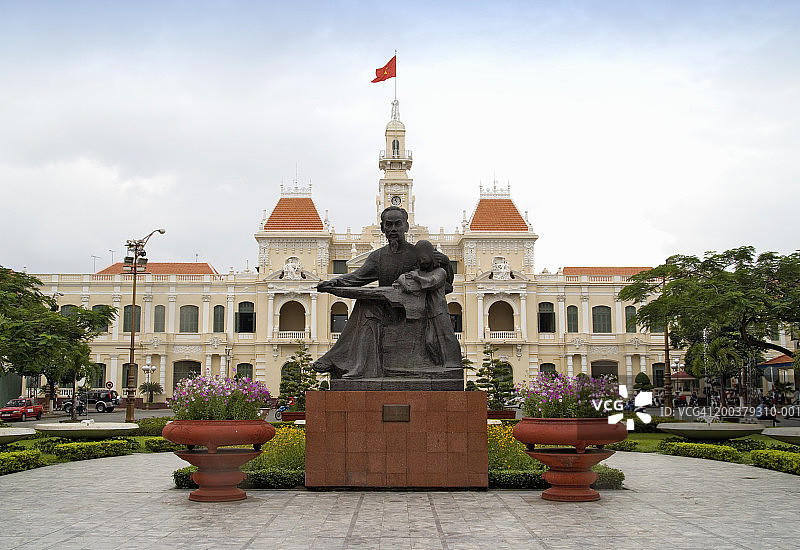 越南胡志明市胡志明雕像（市政厅前）图片素材