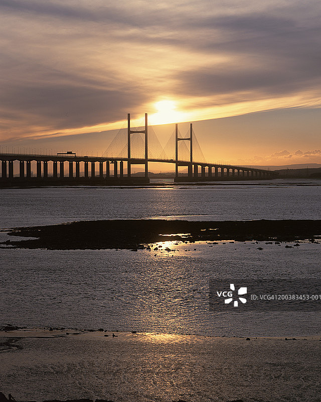 英国布里斯托尔塞文桥日落图片素材