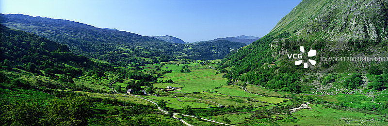 威尔士斯诺多尼亚国家公园Llanberis山口的夏季图片素材