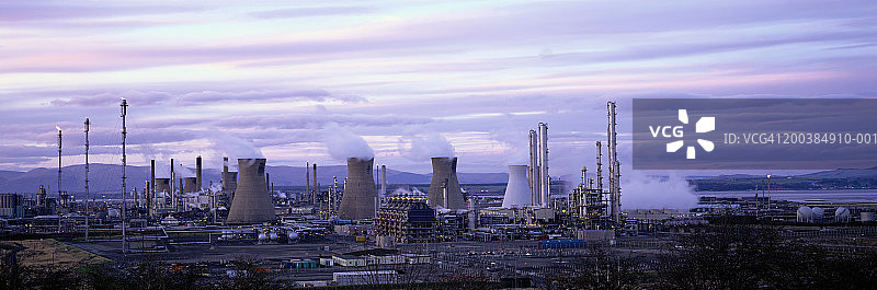 苏格兰格兰杰默斯石化工厂黄昏景色图片素材