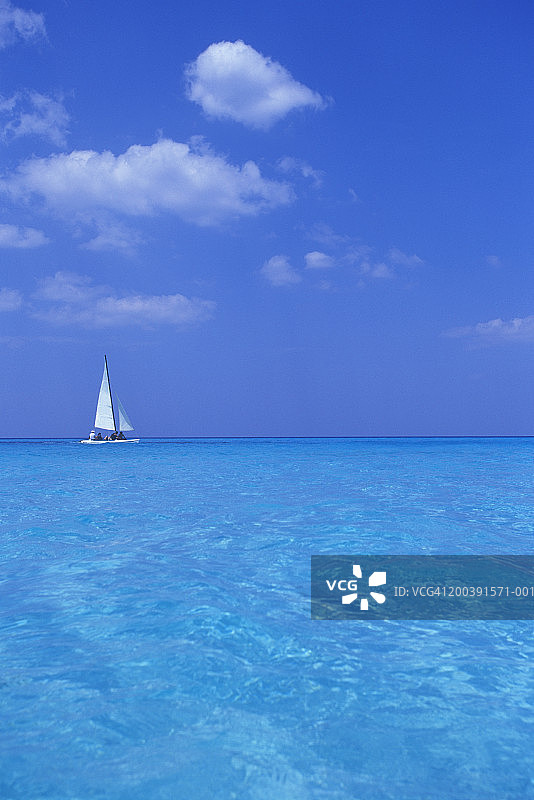 古巴巴拉德罗海滩双体帆船图片素材