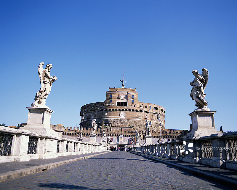 从圣天使桥看罗马圣天使堡图片素材
