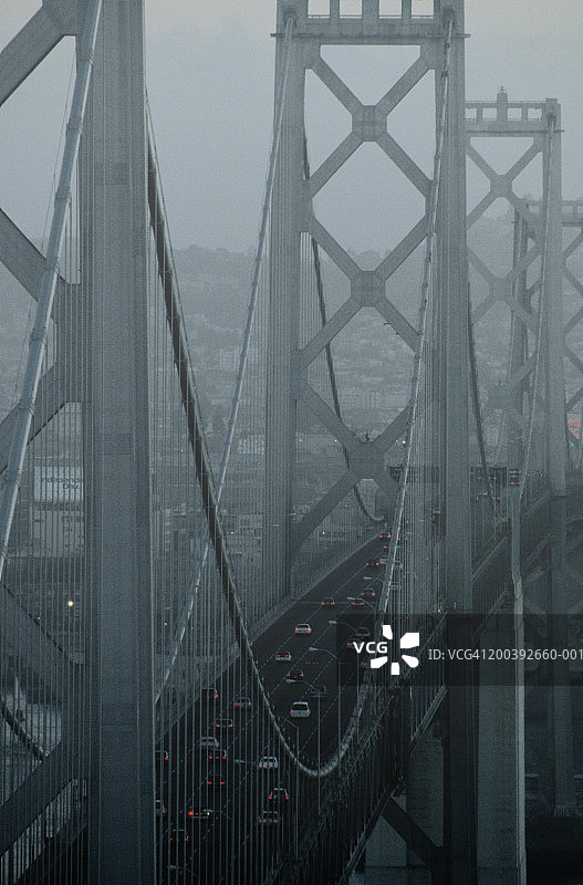 美国加利福尼亚州旧金山海湾大桥高峰时段交通图片素材
