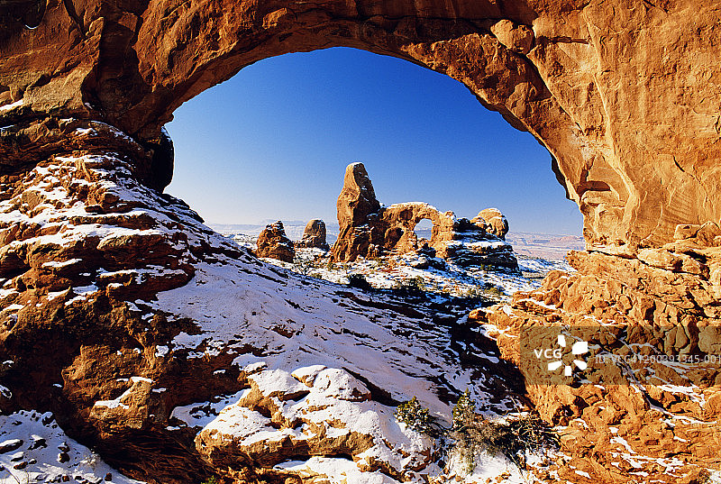 美国犹他州拱门国家公园北窗拱门的冬季景色图片素材