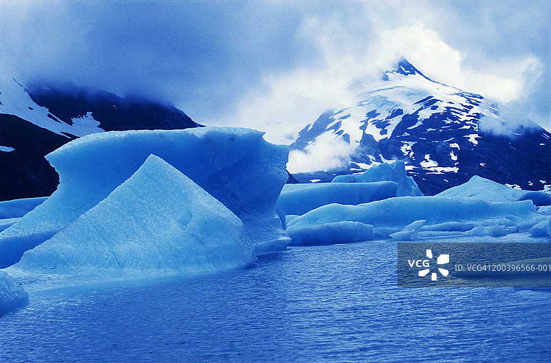 美国阿拉斯加伯特湖：湖中冰山图片素材
