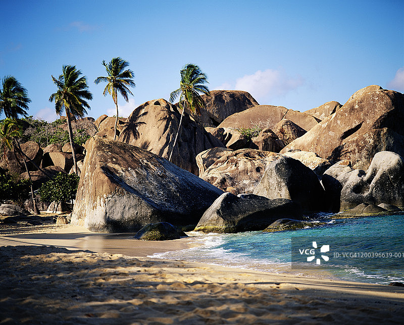 英属维尔京群岛维尔京戈尔达岛浴场海滩巨石图片素材